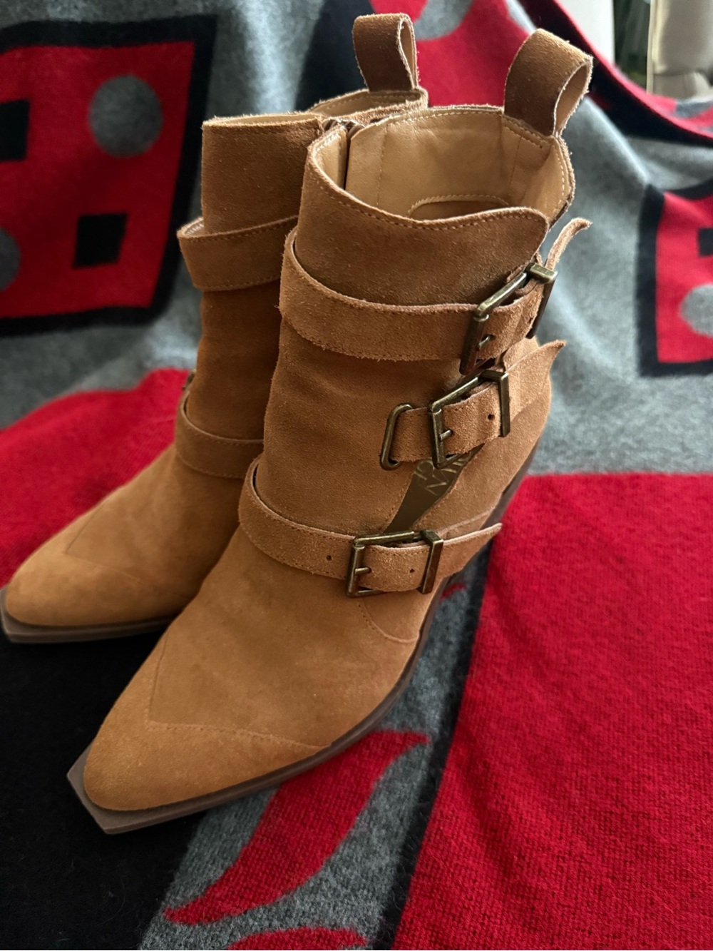 CROWN VINTAGE Stralla Tan Suede Pointed Toe Cowboy Ankle Boots Women's Size 6.5